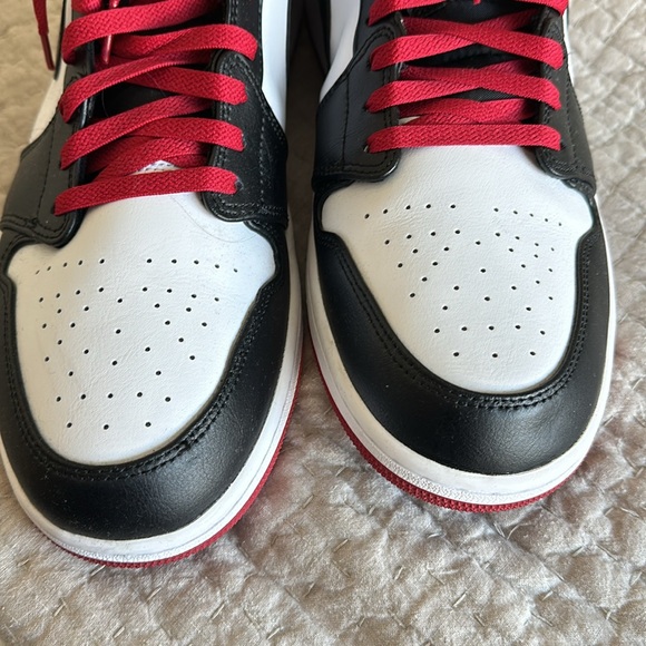 Red black and white air jordans worn once no creases size 15, no box - Picture 4 of 8